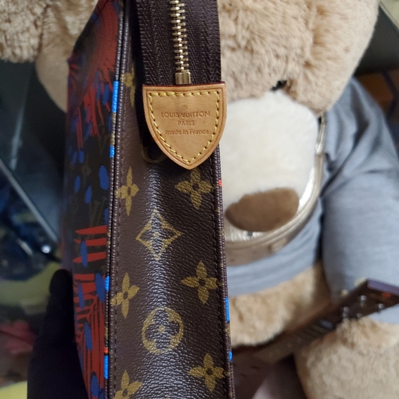 🎁SOLD🎁 Toiletry 26 Jungle edition - Picture 5 of 13